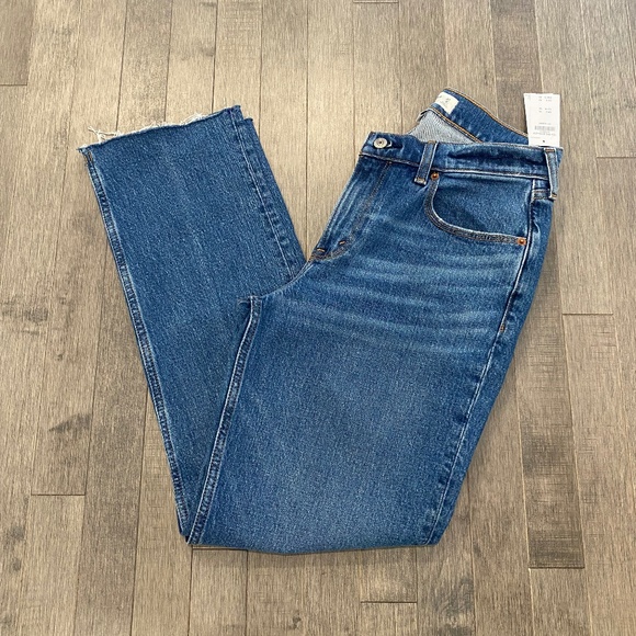 NWT Abercrombie Curve Love Mid Rise 90s Straight Denim Jeans - Picture 2 of 9